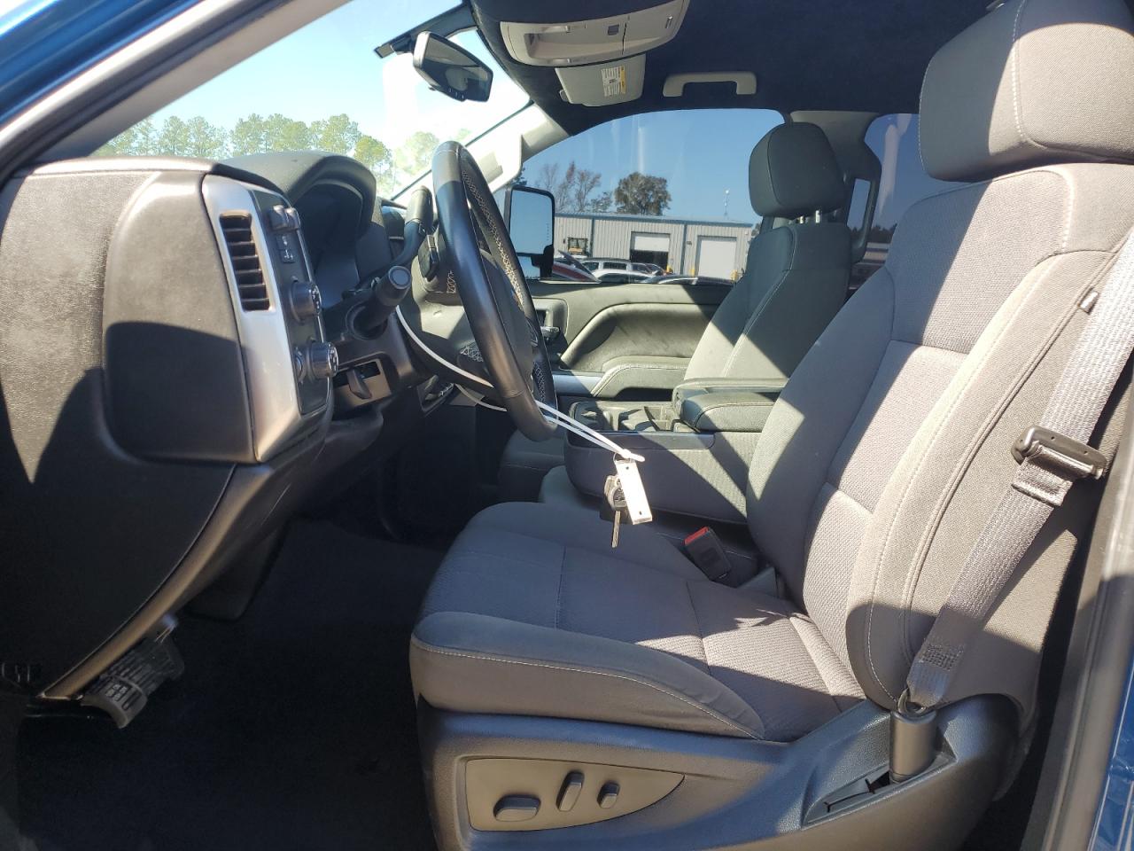 Chevrolet Silverado K1500 Lt Image 9