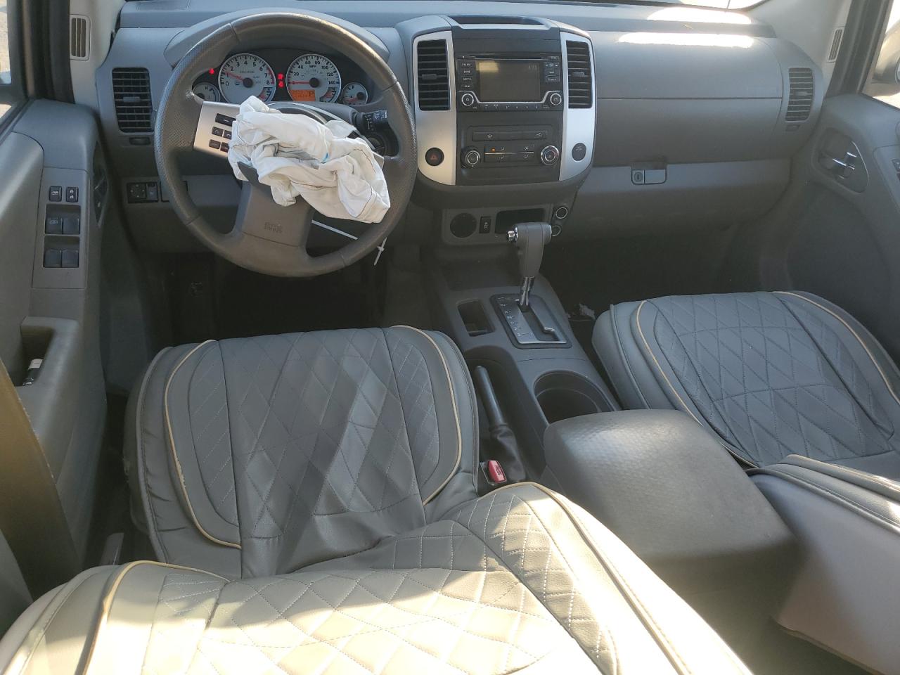 Nissan Frontier S Image 2