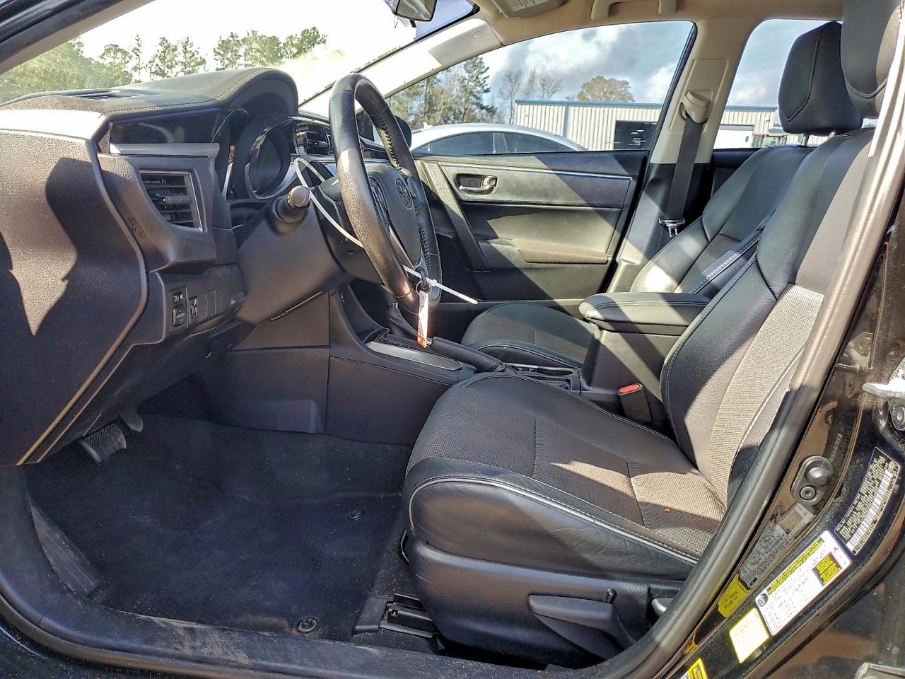 Toyota Corolla L Image 3