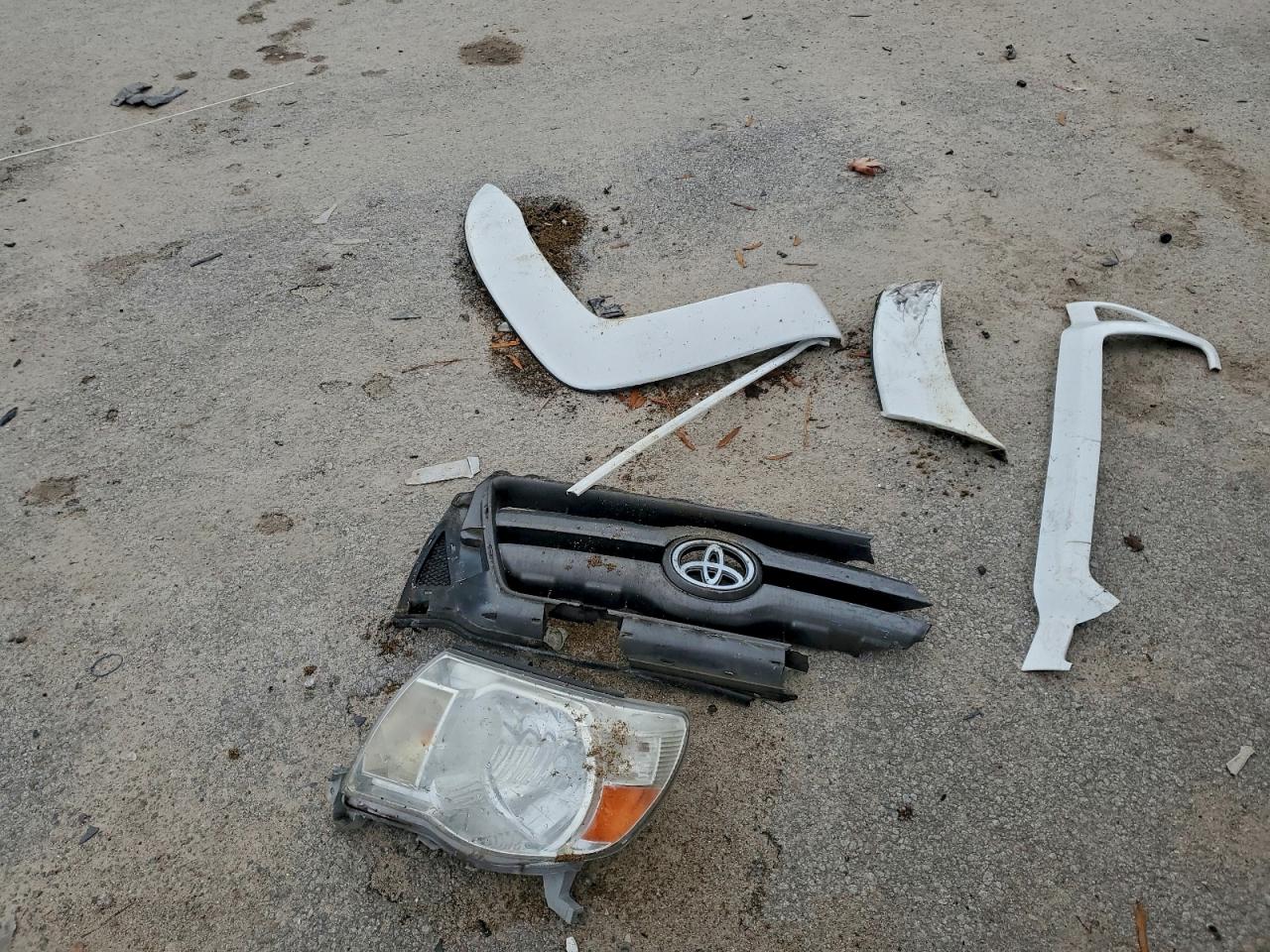 Toyota Tacoma Double Cab Long Bed Image 12