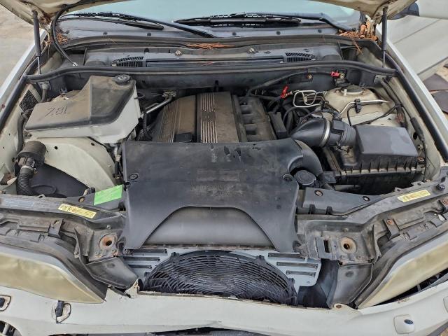 BMW X Series 3.0i Image 11