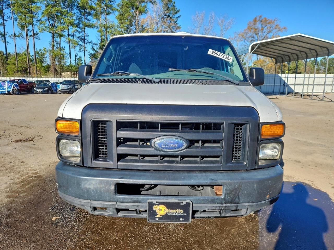 Ford Econoline E350 Super Duty Van Image 5