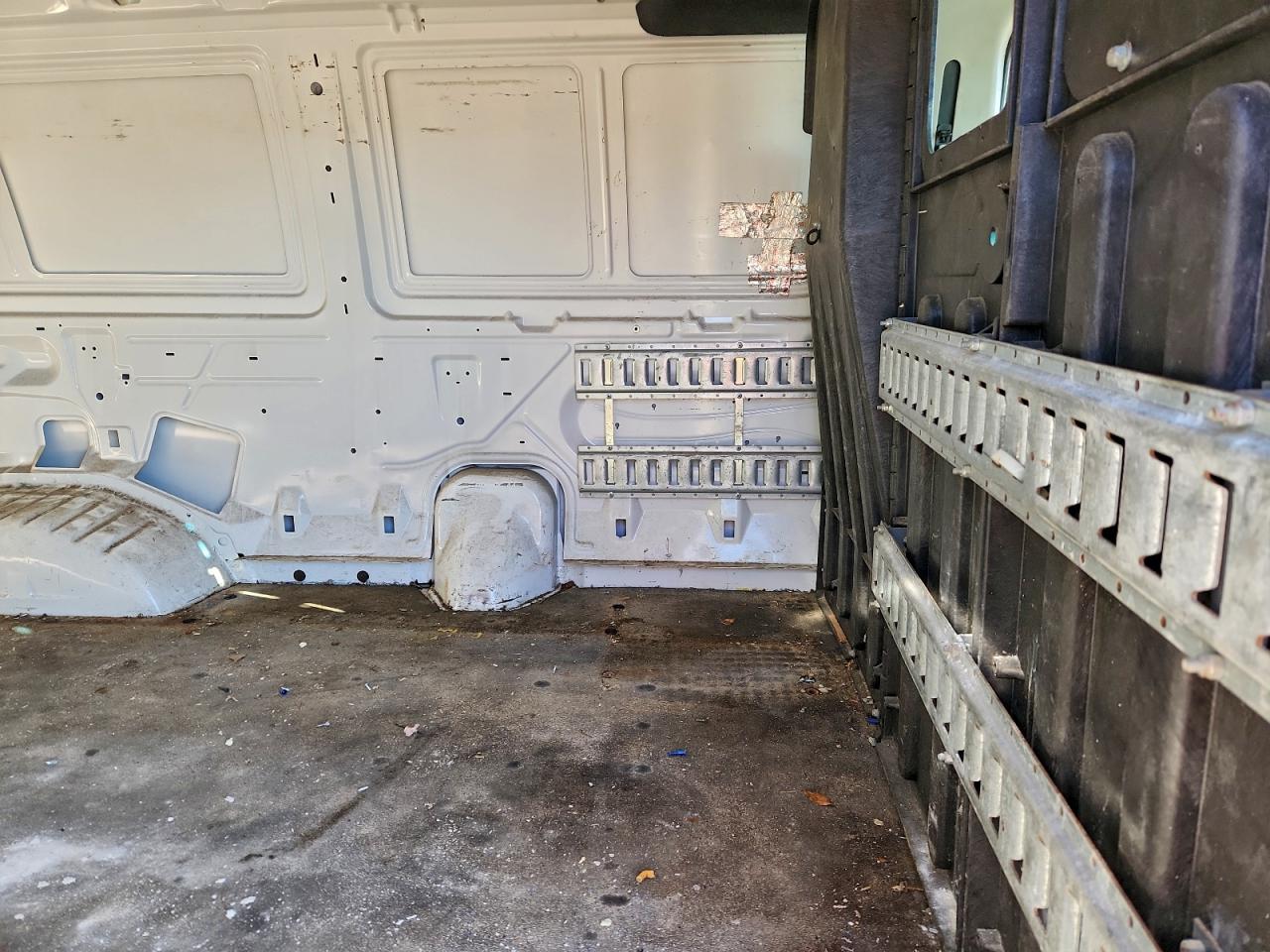 Ford Econoline E350 Super Duty Van Image 14