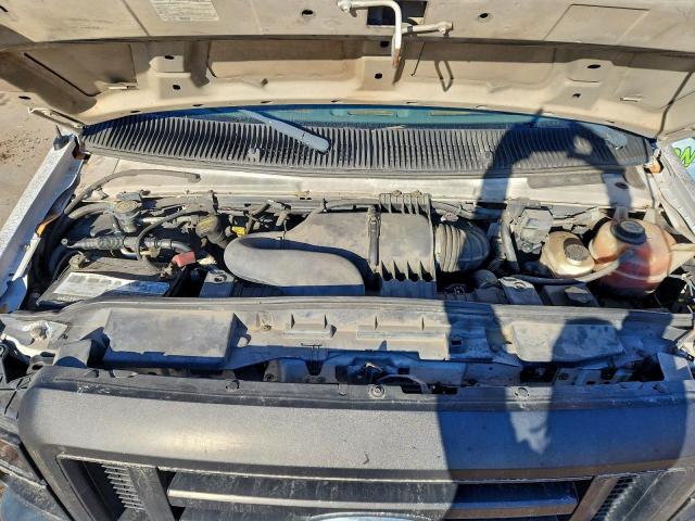 Ford Econoline E350 Super Duty Van Image 10