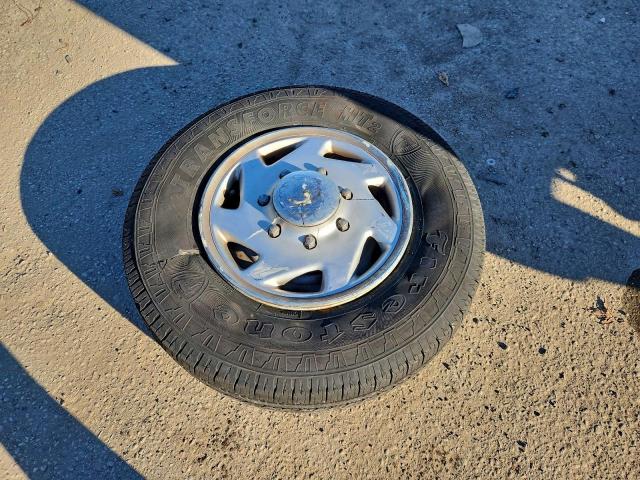 Ford Econoline E350 Super Duty Van Image 9