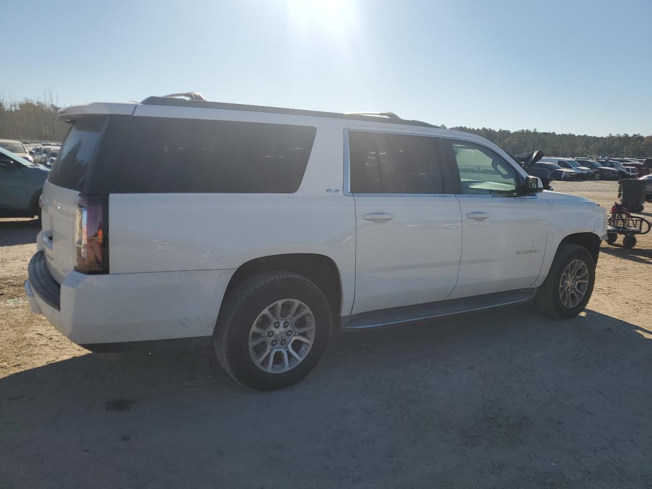 GMC Yukon C1500 Sle Image 2