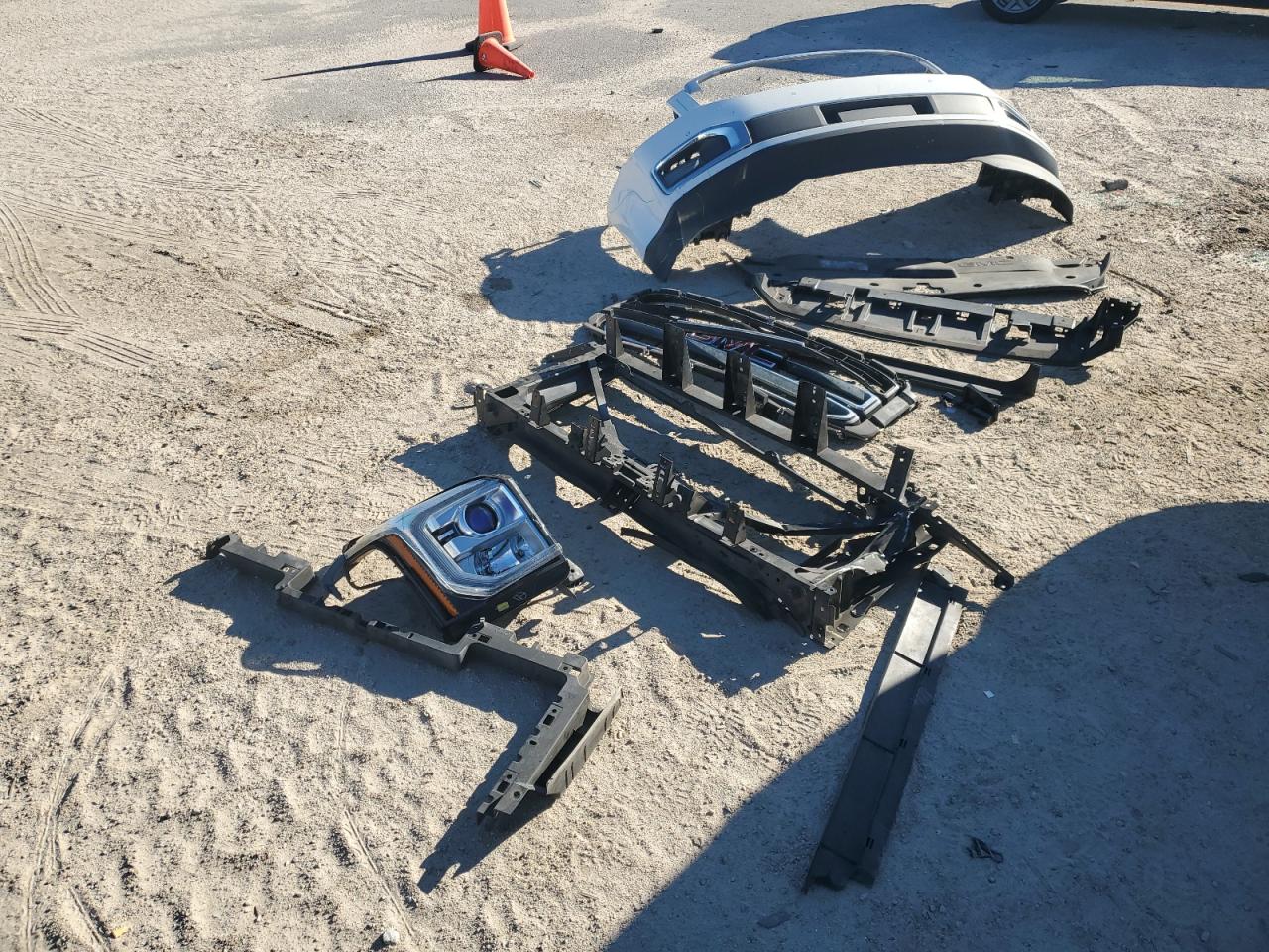 GMC Yukon C1500 Sle Image 13