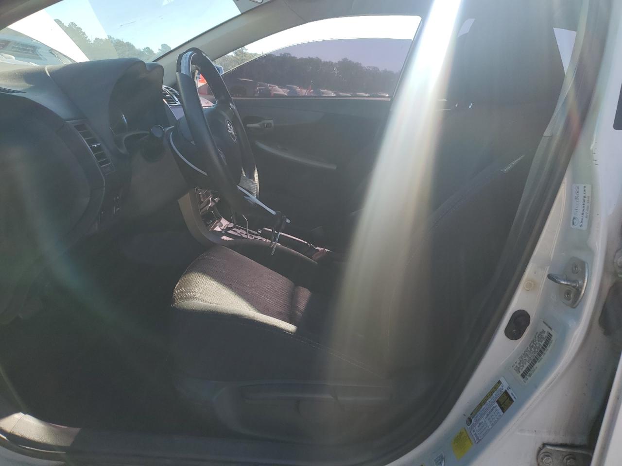 Toyota Corolla Base Image 8