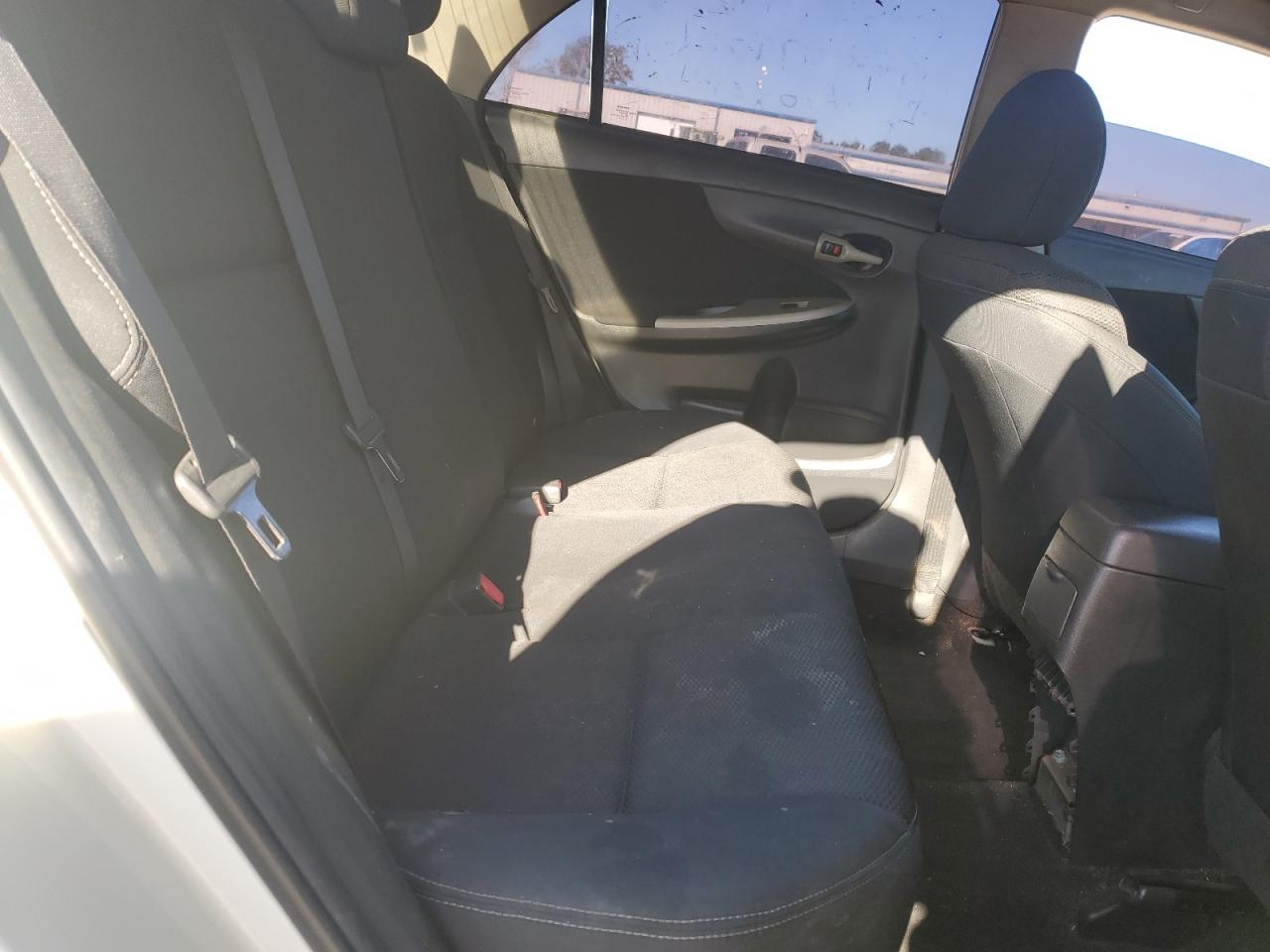 Toyota Corolla Base Image 3