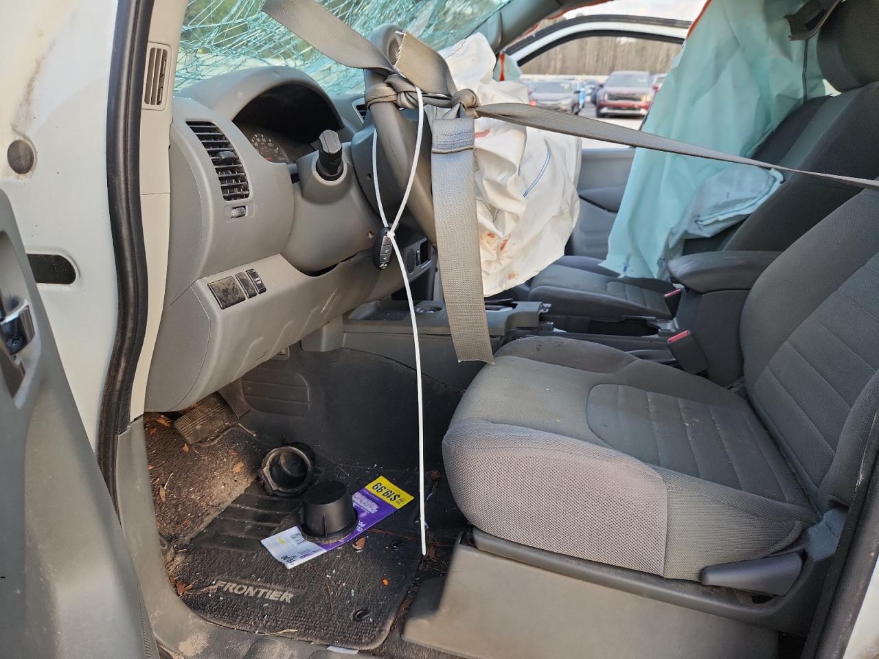 Nissan Frontier S Image 12