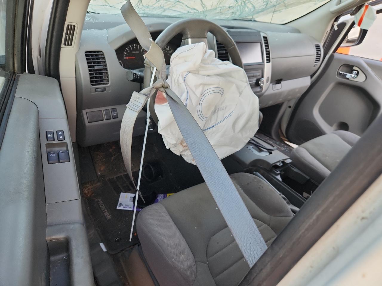 Nissan Frontier S Image 8