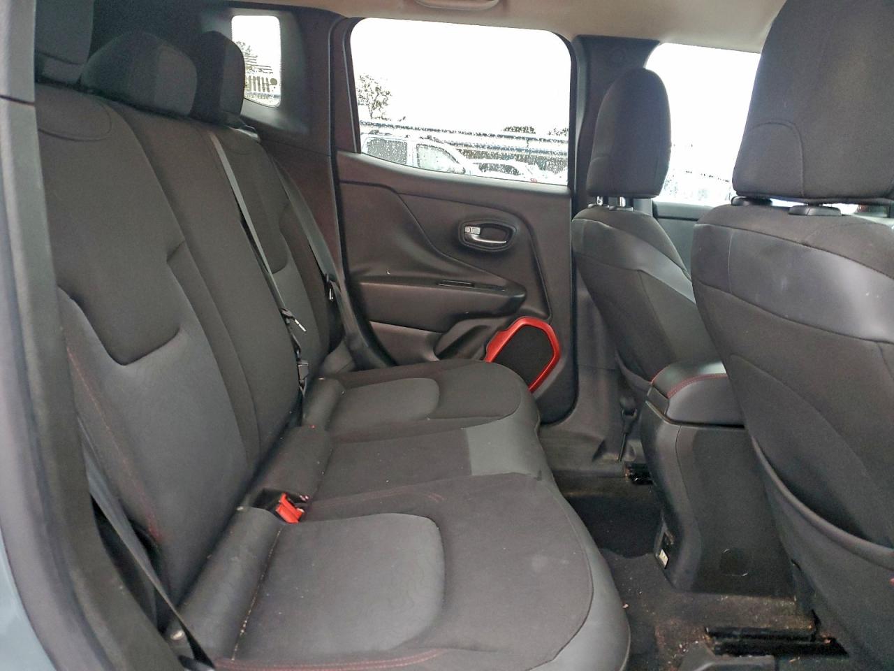 Jeep Renegade Trailhawk Image 11