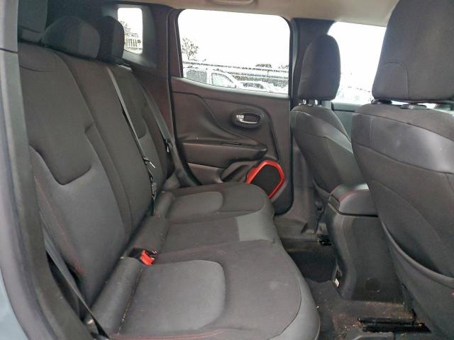 Jeep Renegade Trailhawk Image 11