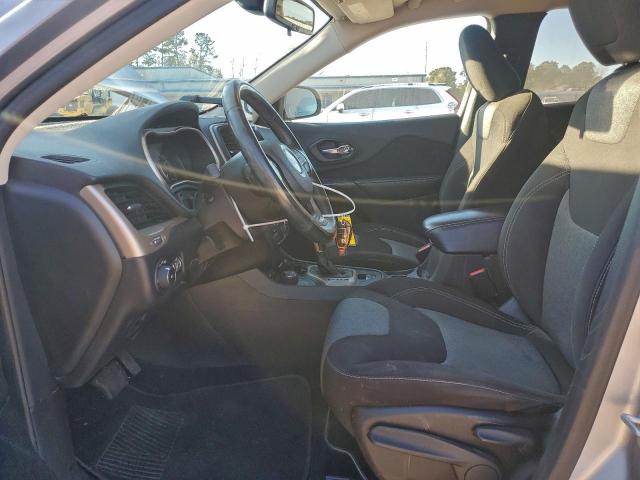 Jeep Grand Cherokee Latitude Image 2