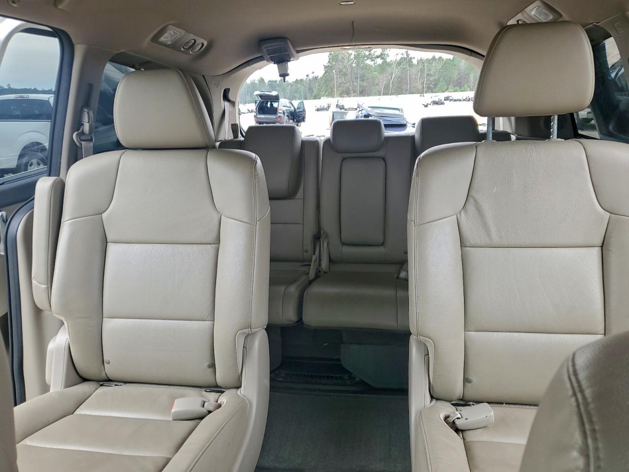 Honda Odyssey Touring Image 3