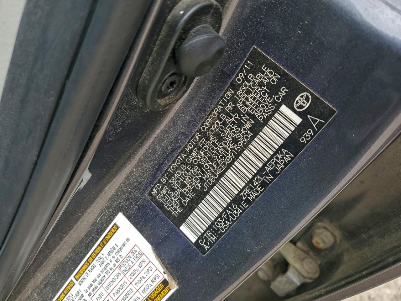 Toyota Corolla Base Image 9