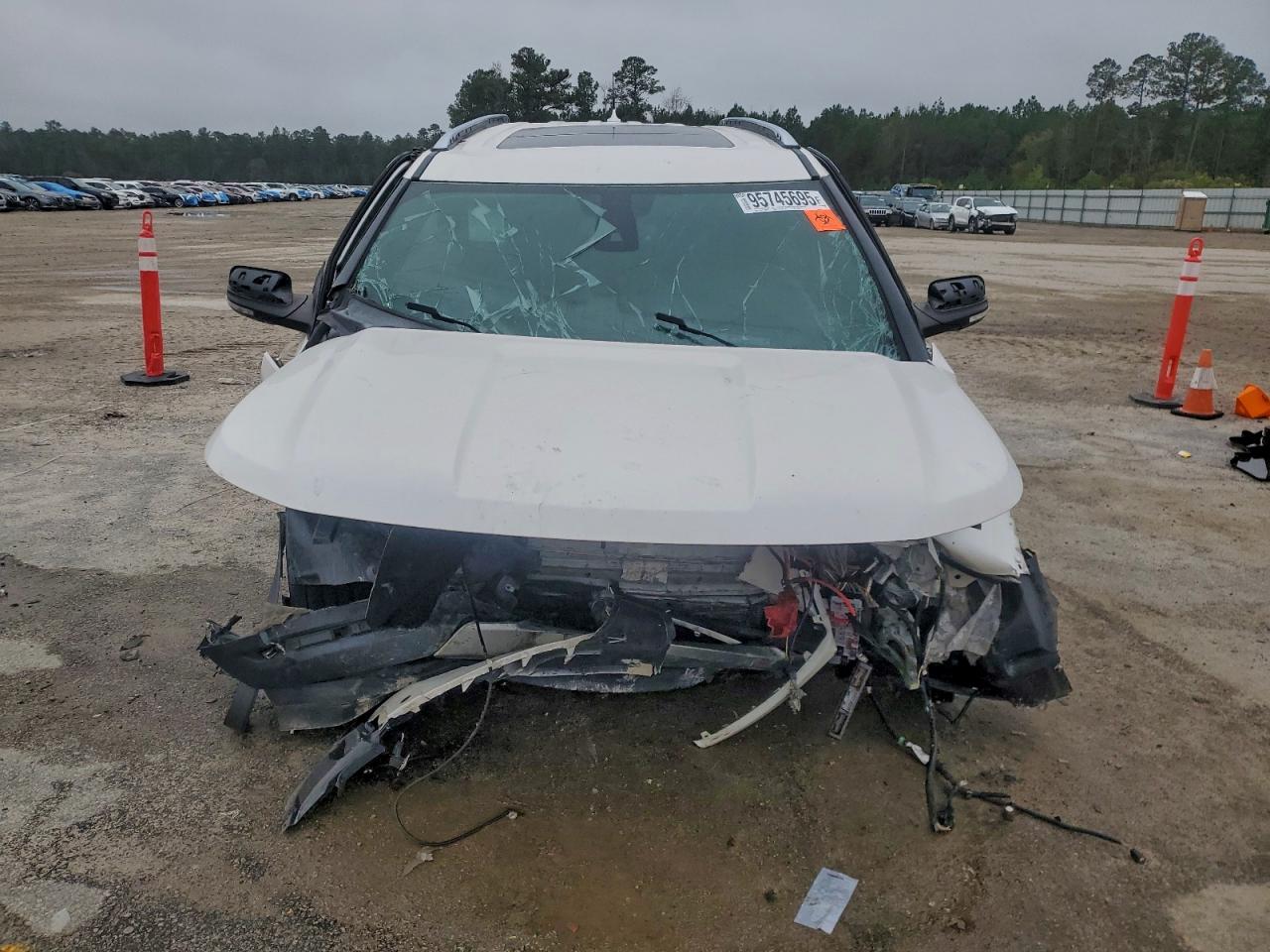 Ford Explorer Platinum Image 5