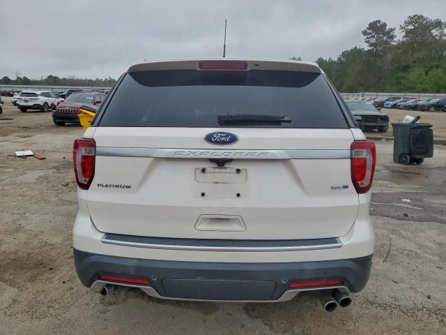 Ford Explorer Platinum Image 13