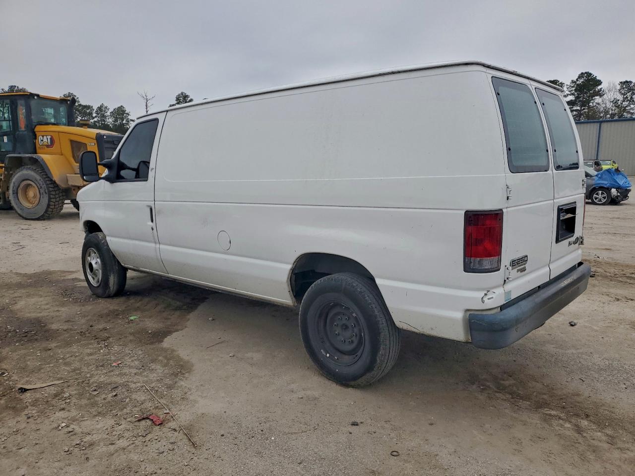 Ford Econoline E250 Van Image 4