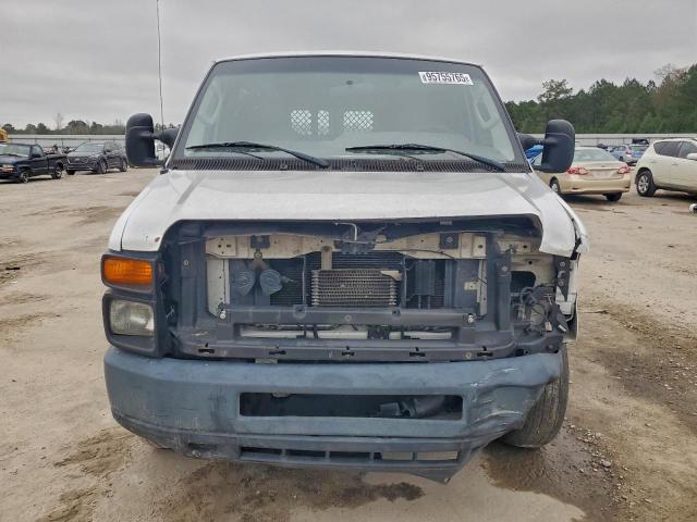 Ford Econoline E250 Van Image 2