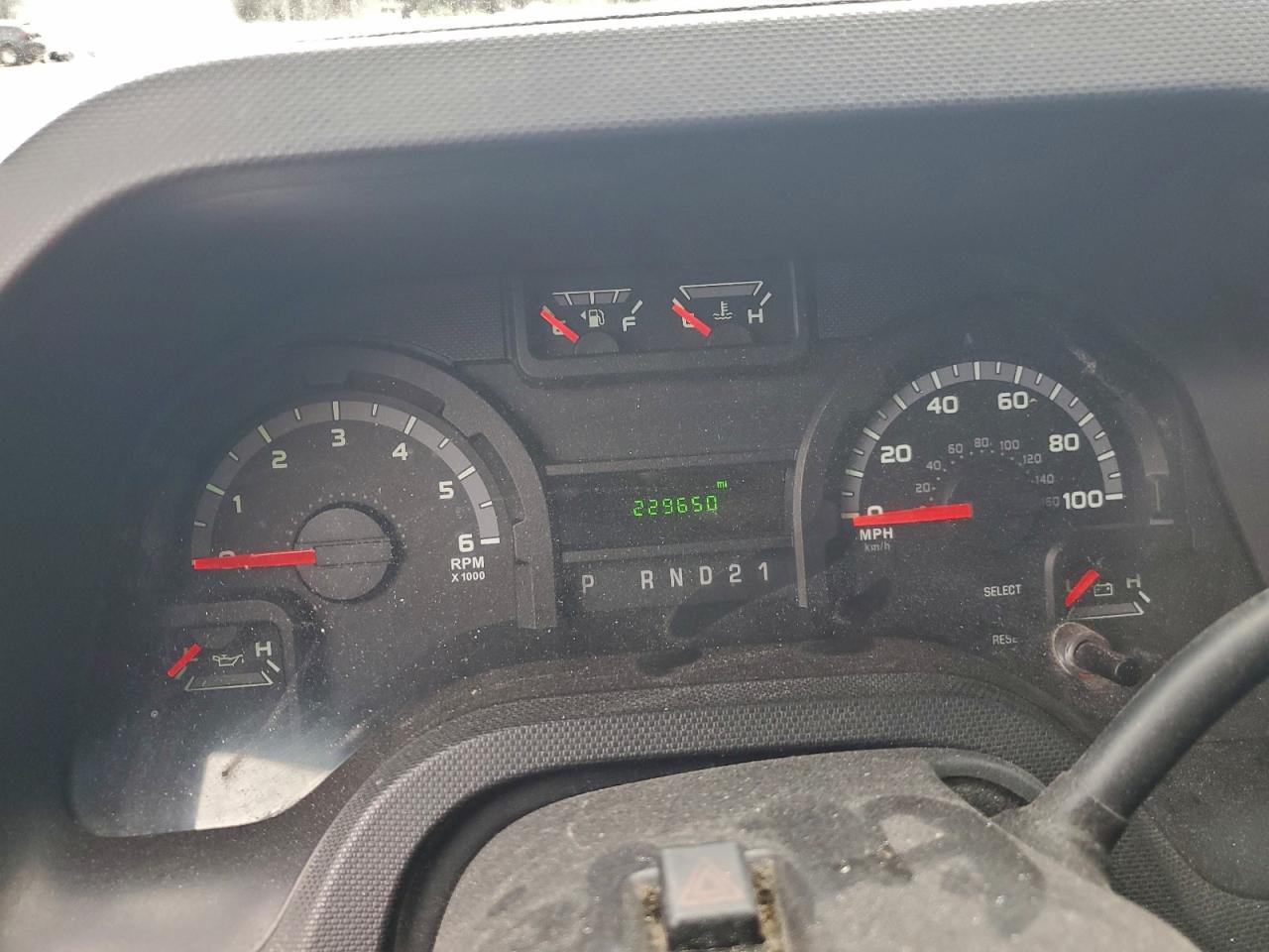 Ford Econoline E250 Van Image 10