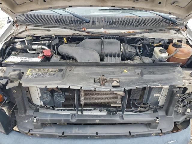 Ford Econoline E250 Van Image 6