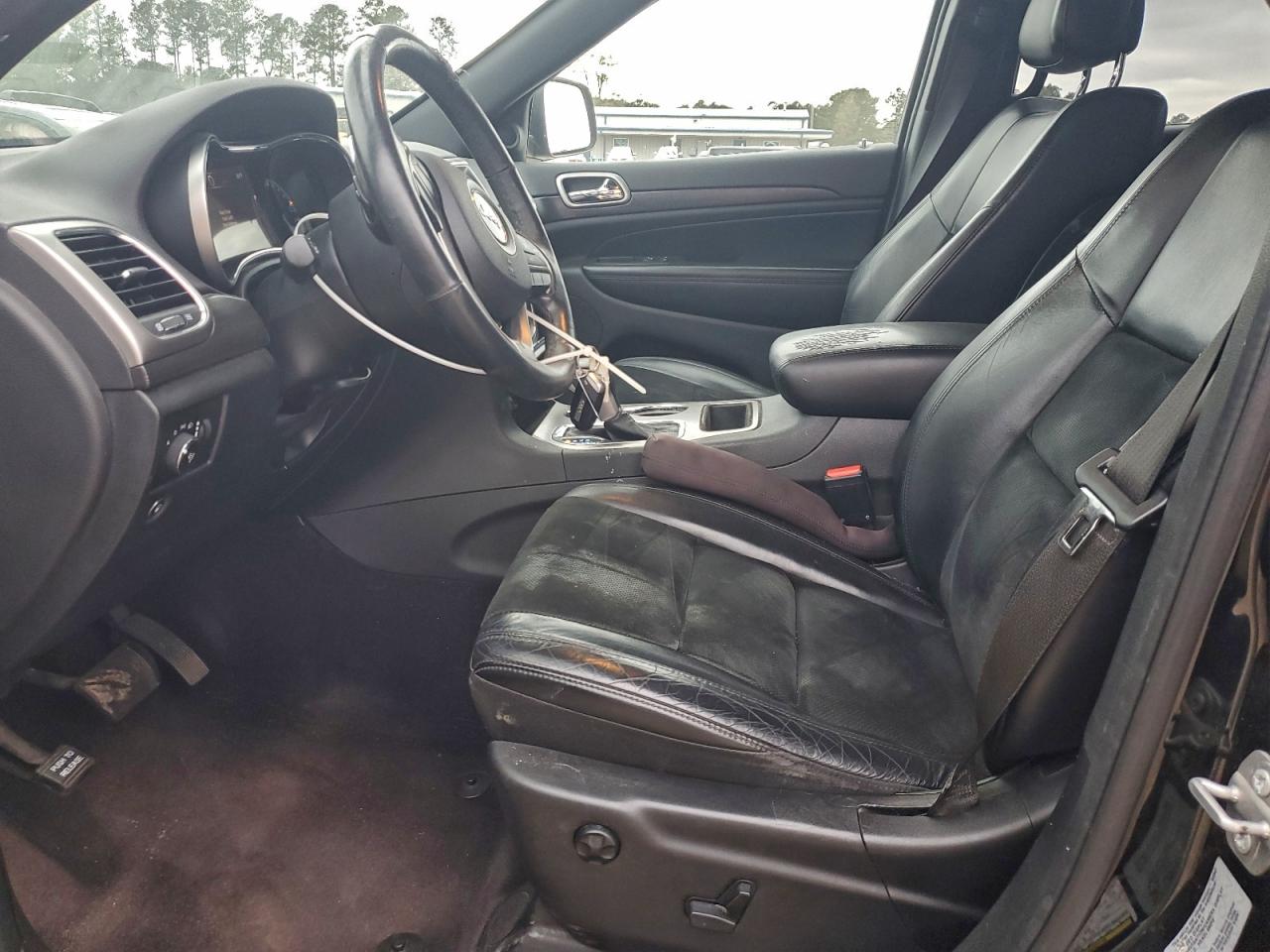 Jeep Grand Cherokee Laredo Image 2