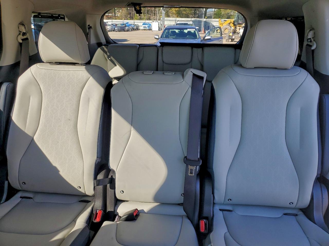 Kia Carnival Ex Image 4