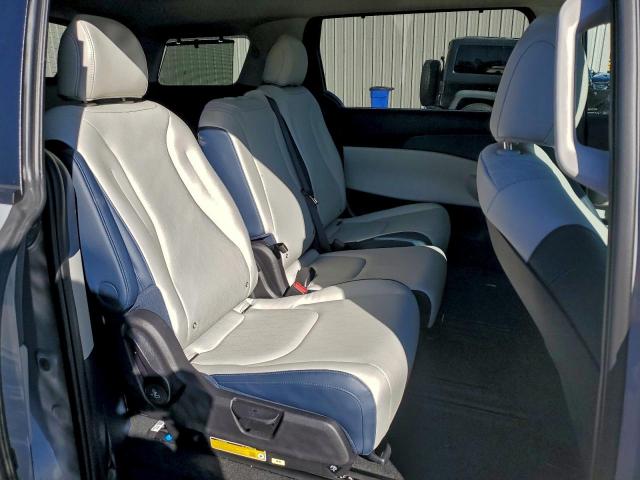 Kia Carnival Ex Image 12