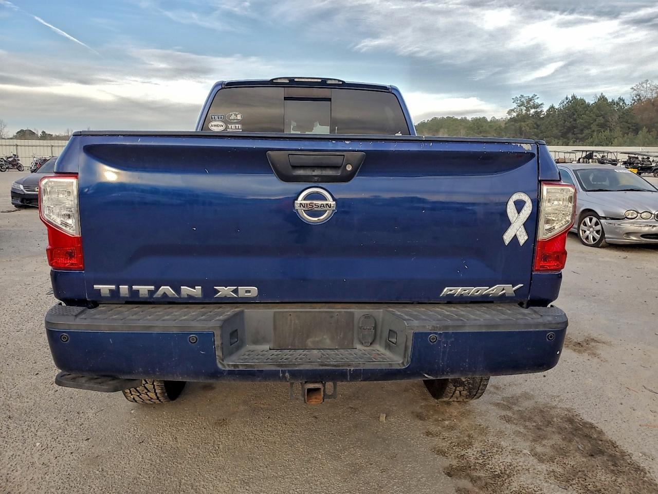 Nissan Titan Sl Image 7