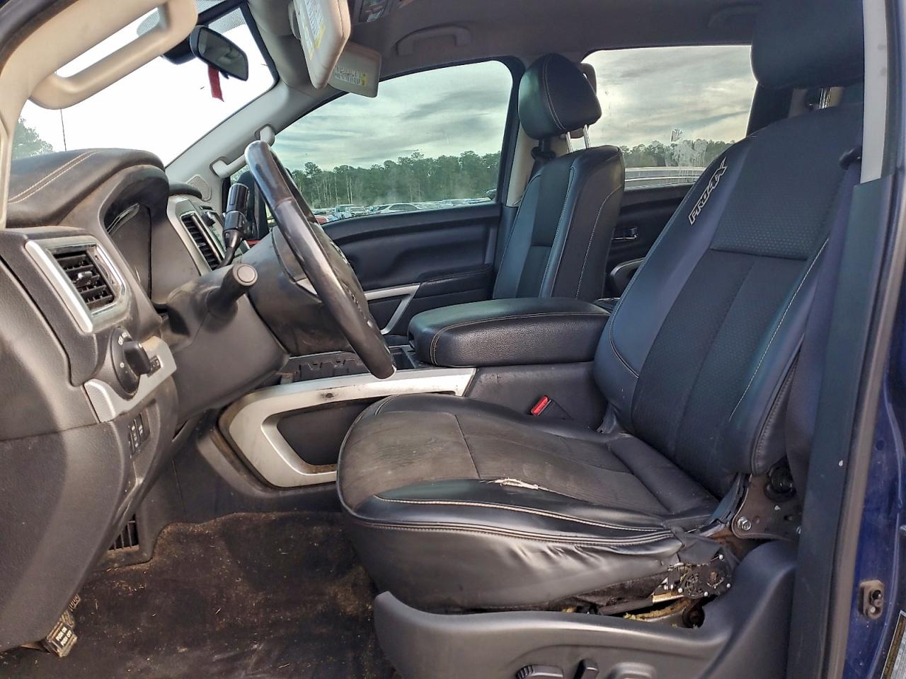 Nissan Titan Sl Image 6