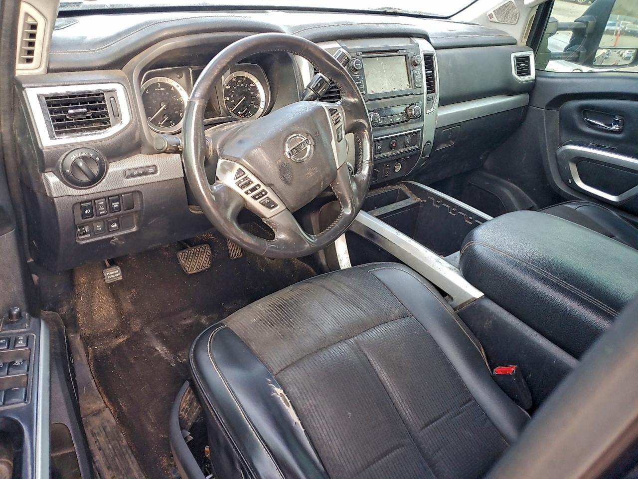 Nissan Titan Sl Image 10