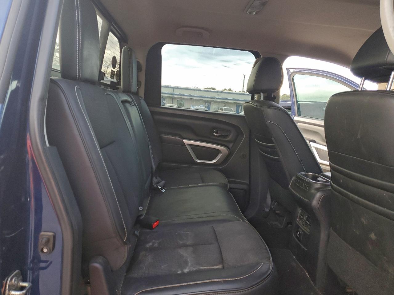 Nissan Titan Sl Image 11