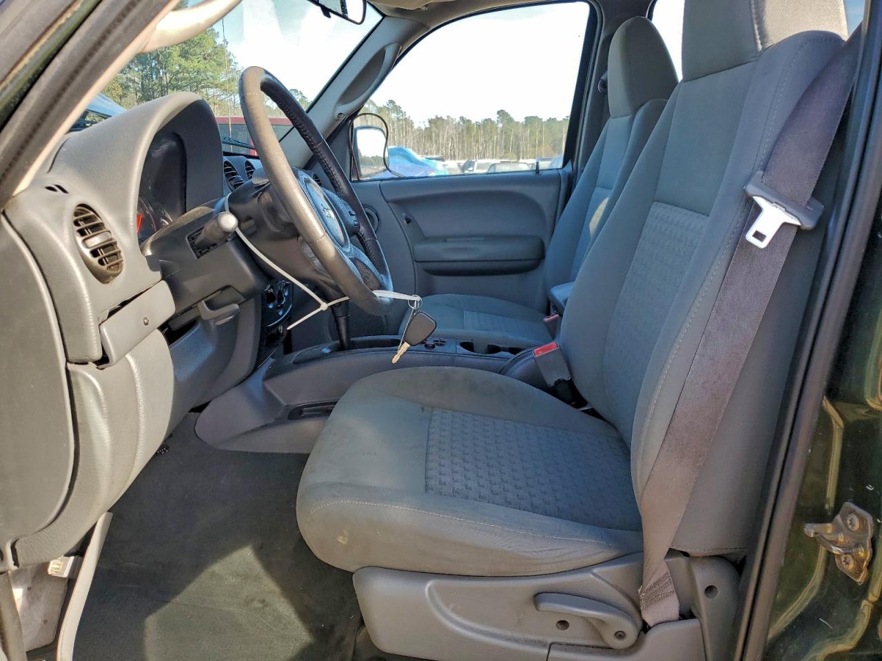 Jeep Liberty Sport Image 6