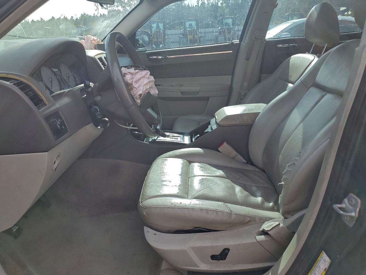 Chrysler 300 Touring Image 12