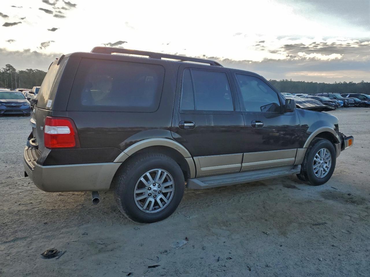 Ford Expedition Xlt Image 12