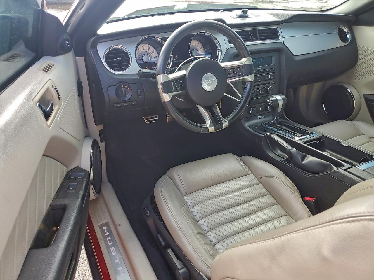 Ford Mustang Image 12