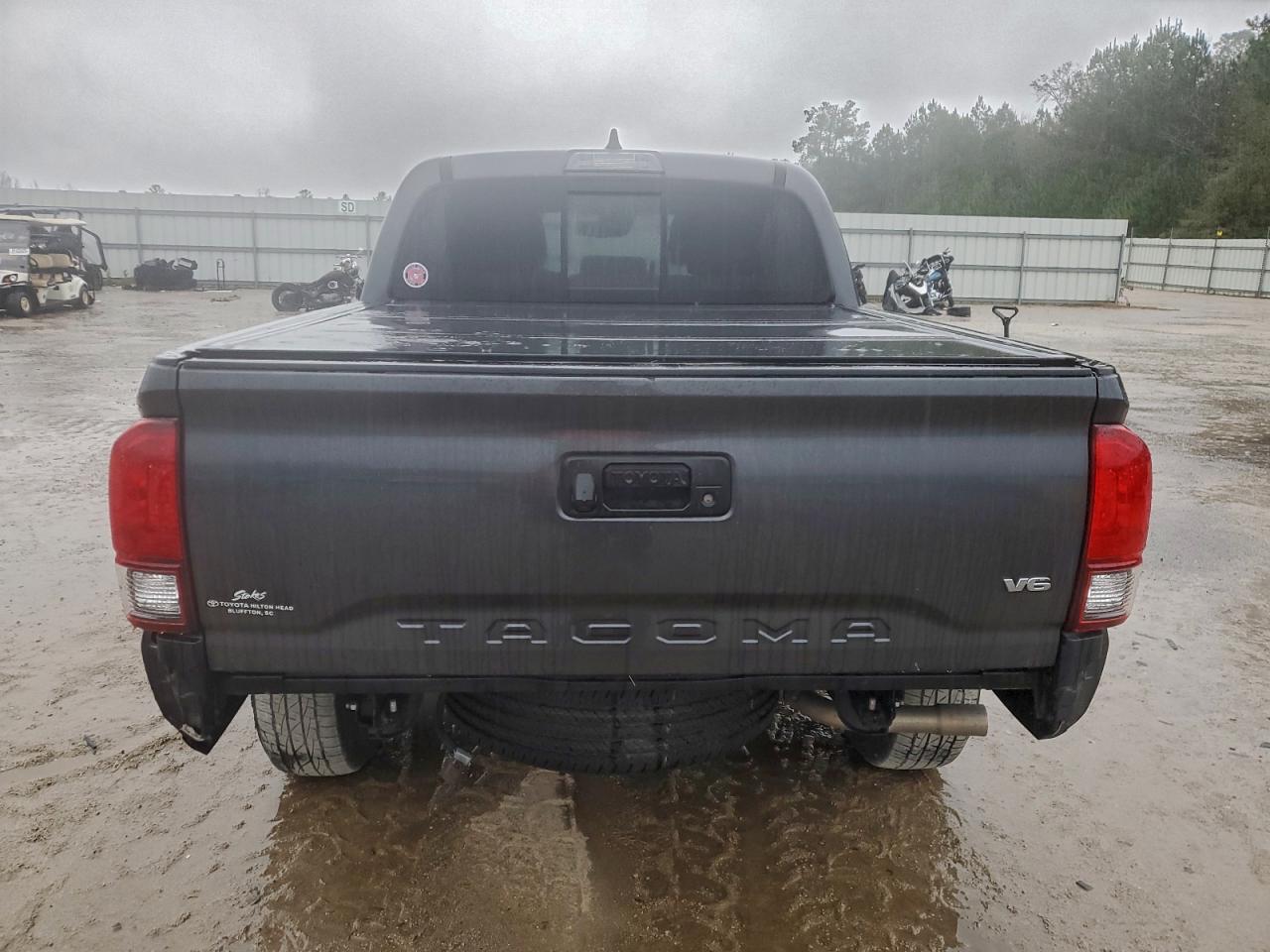 Toyota Tacoma Double Cab Image 13