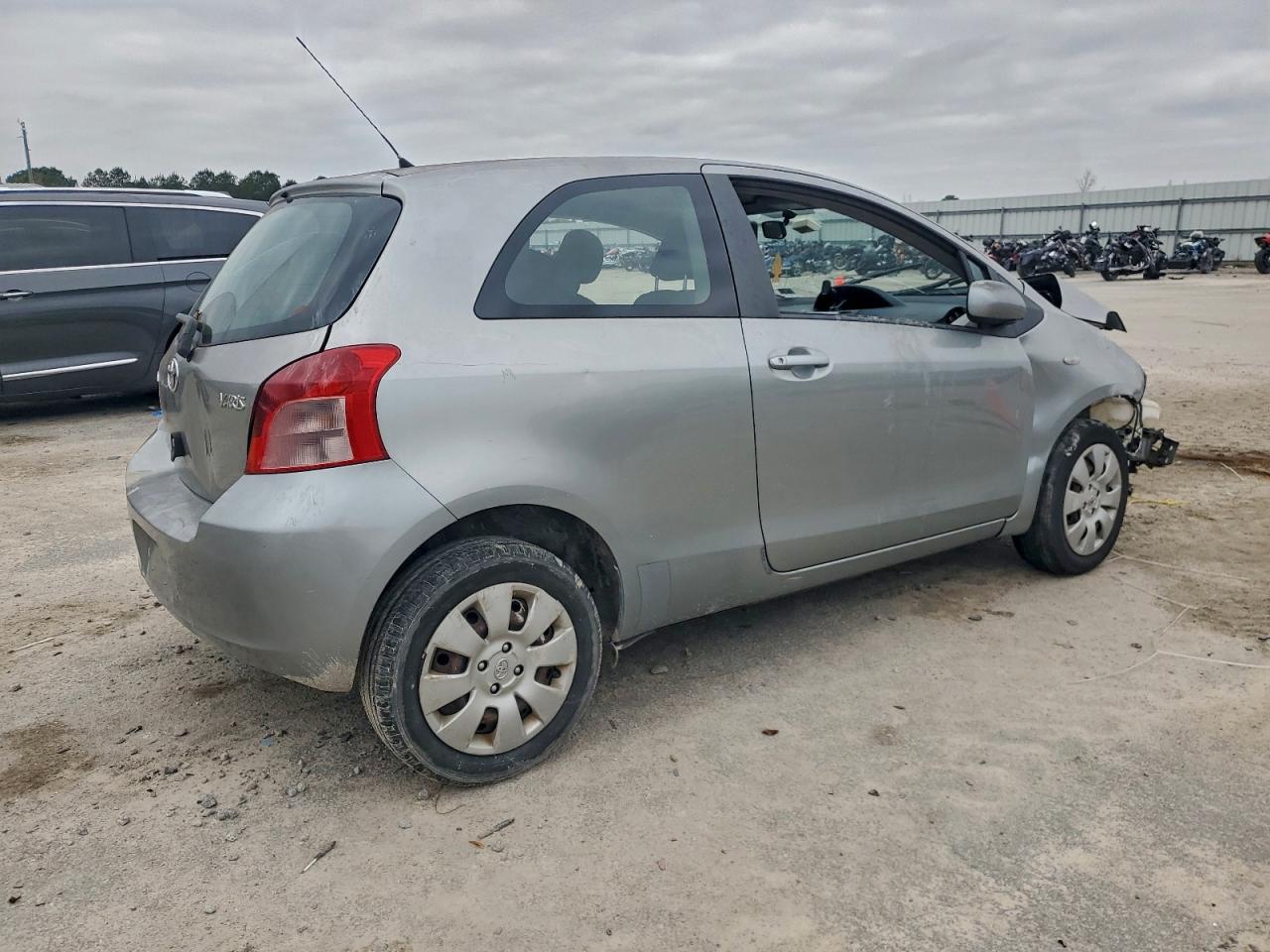 Toyota Yaris Image 12