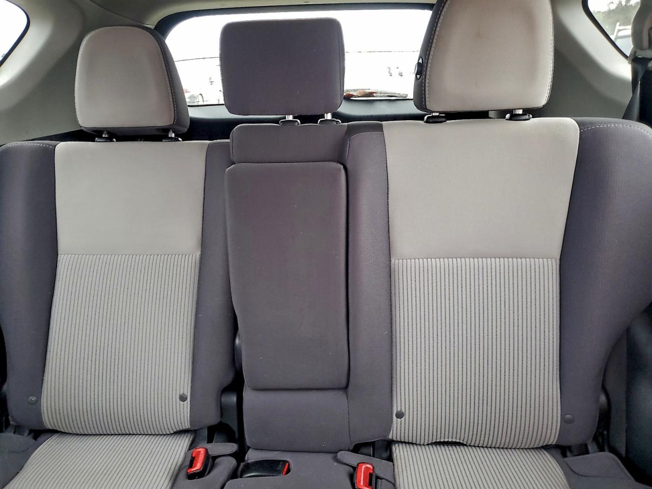 Toyota RAV4 Xle Image 3