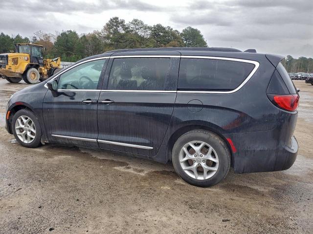 Chrysler Pacifica Touring L Image 4