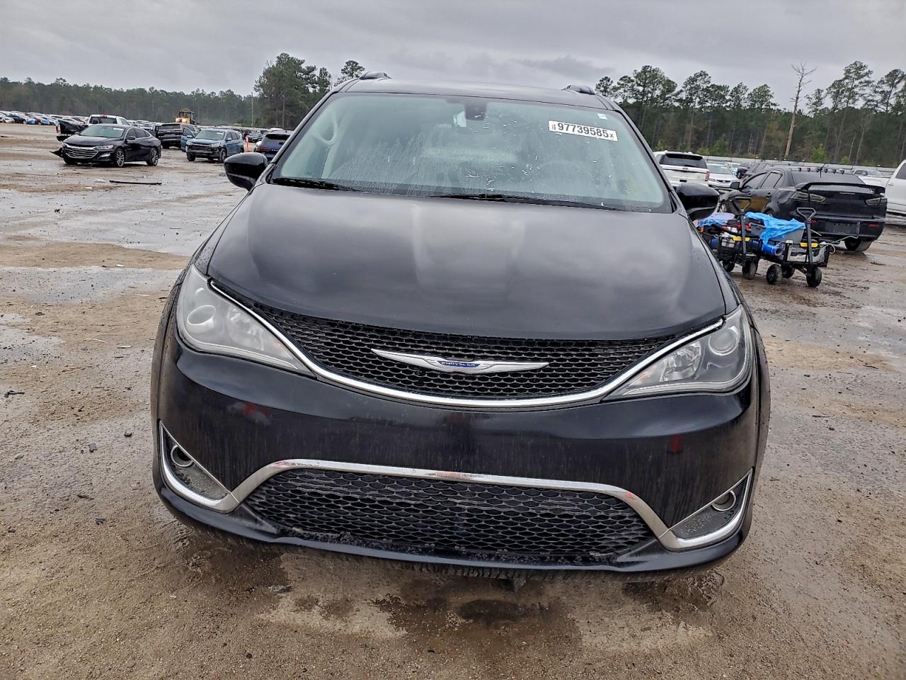 Chrysler Pacifica Touring L Image 6