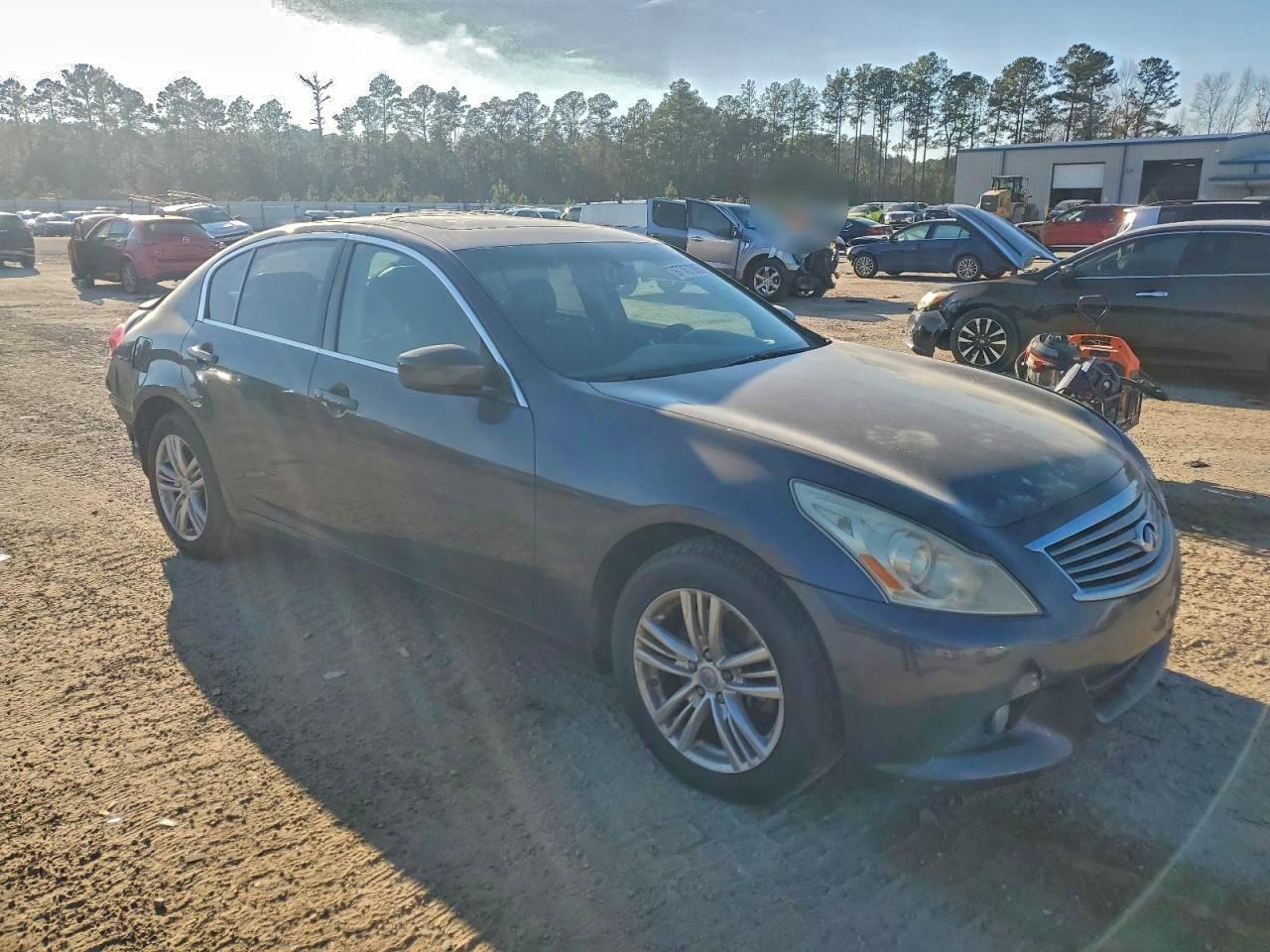 INFINITI G25 Image 3