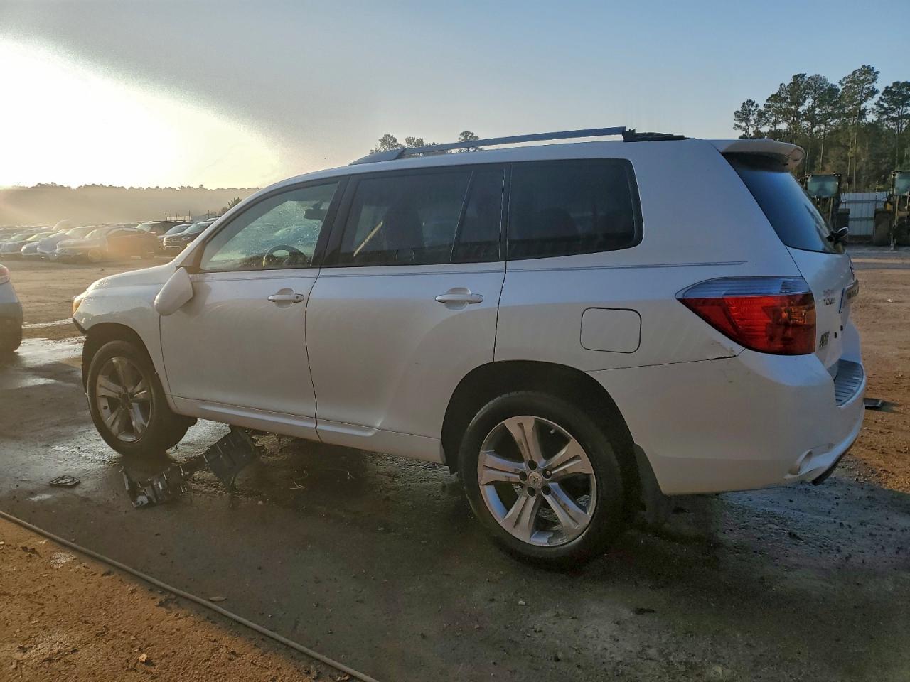 Toyota Highlander Sport Image 3