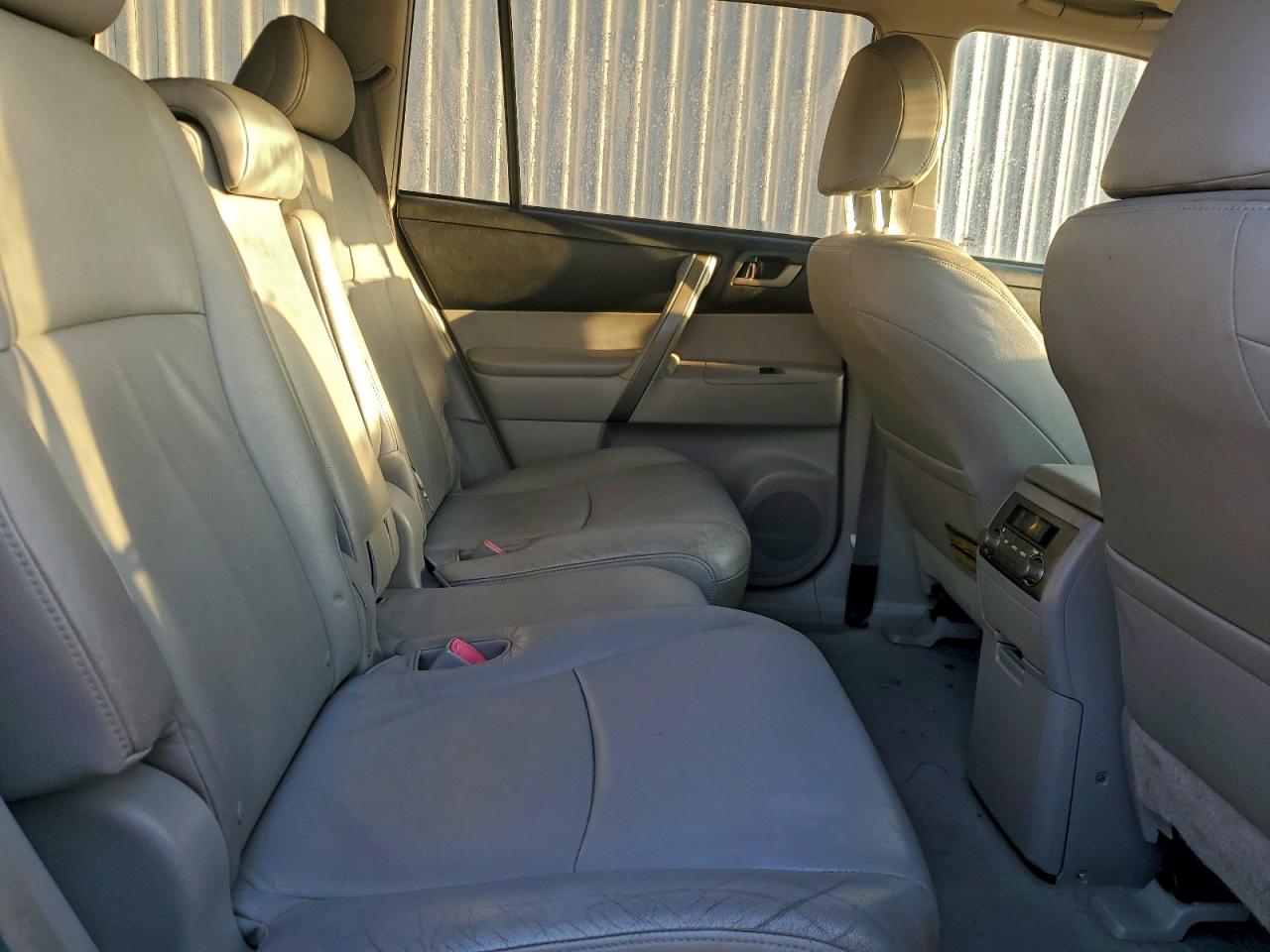 Toyota Highlander Sport Image 6