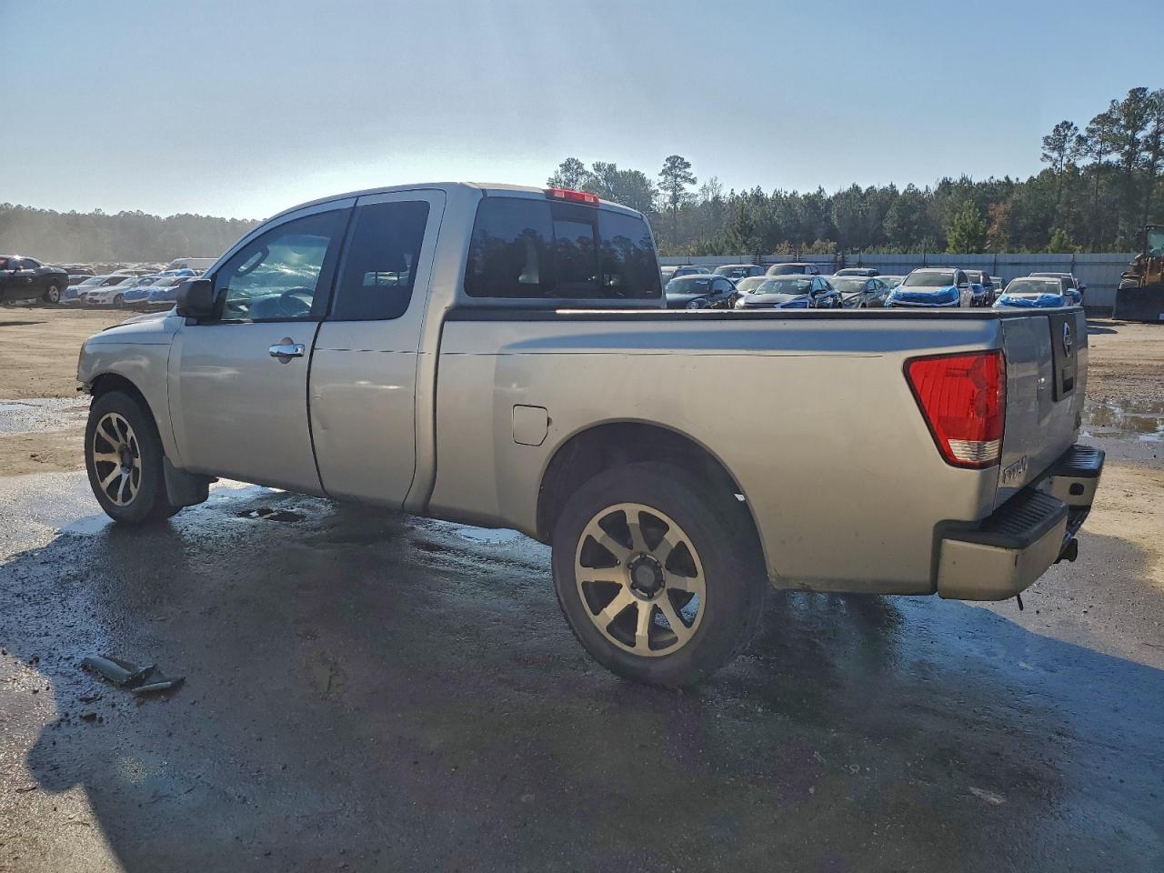 Nissan Titan Xe Image 11