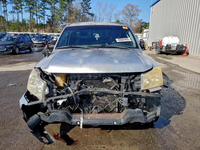 Nissan Titan Xe Image 2