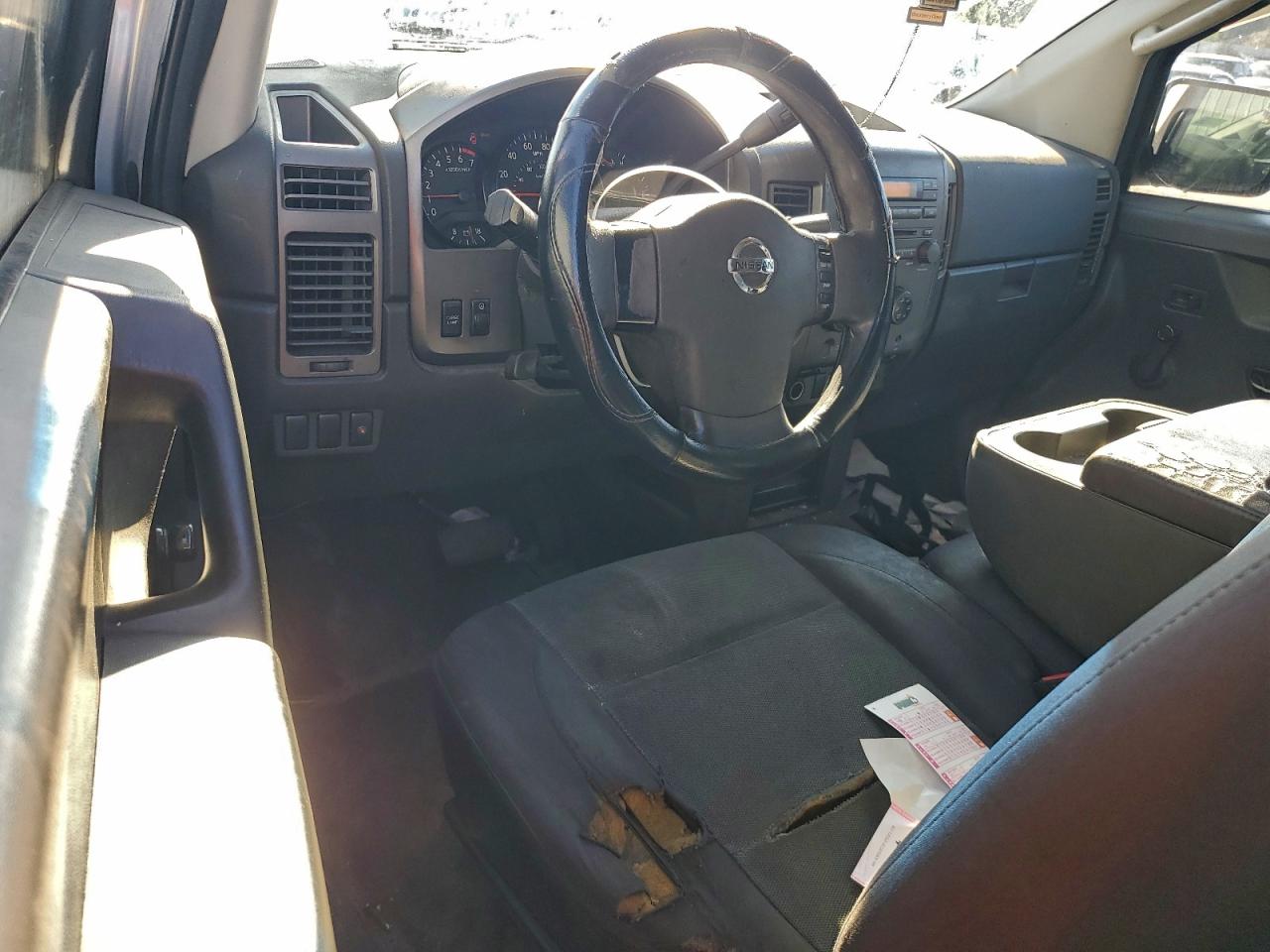 Nissan Titan Xe Image 9