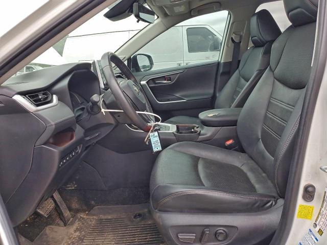 Toyota RAV4 Limited Image 3