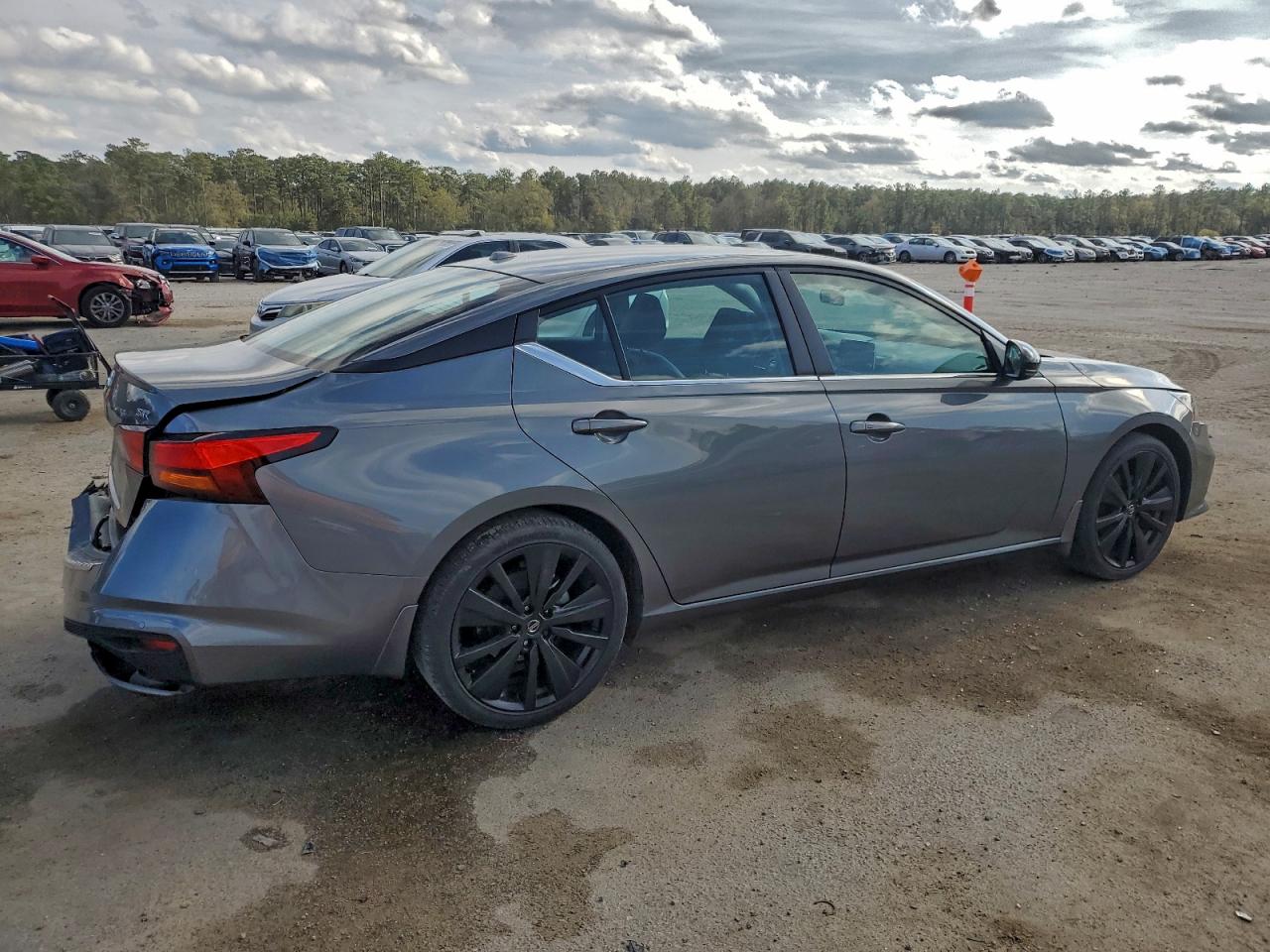 Nissan Altima Sr Image 6